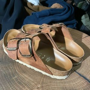 Birkenstock Arizona Big Buckle in color Oiled Leather